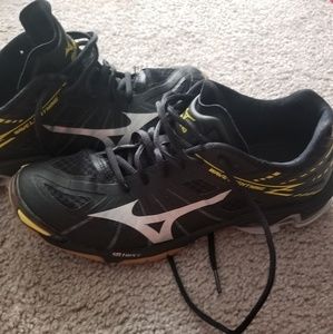 Mizuno Womens size 10 court shoes